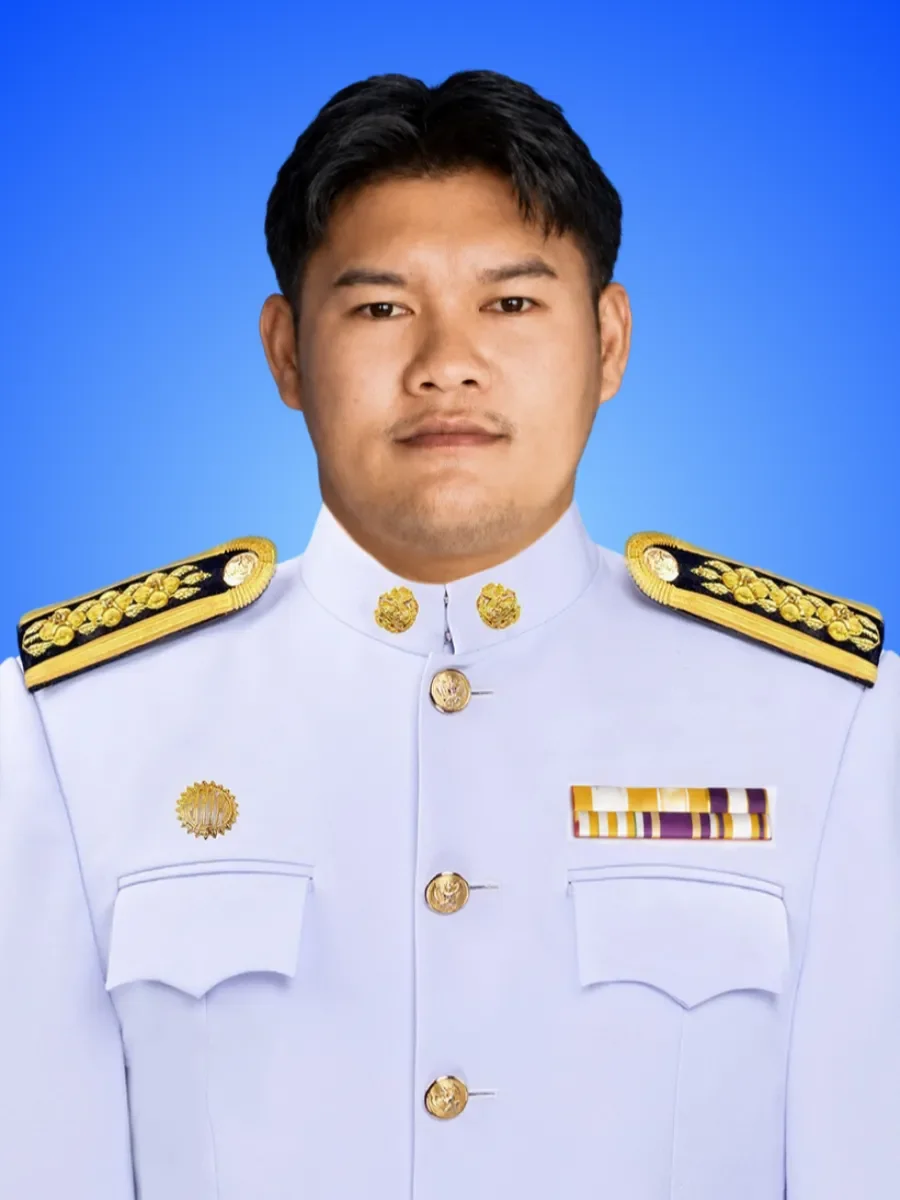 นายพงศธร ส่งแสง
